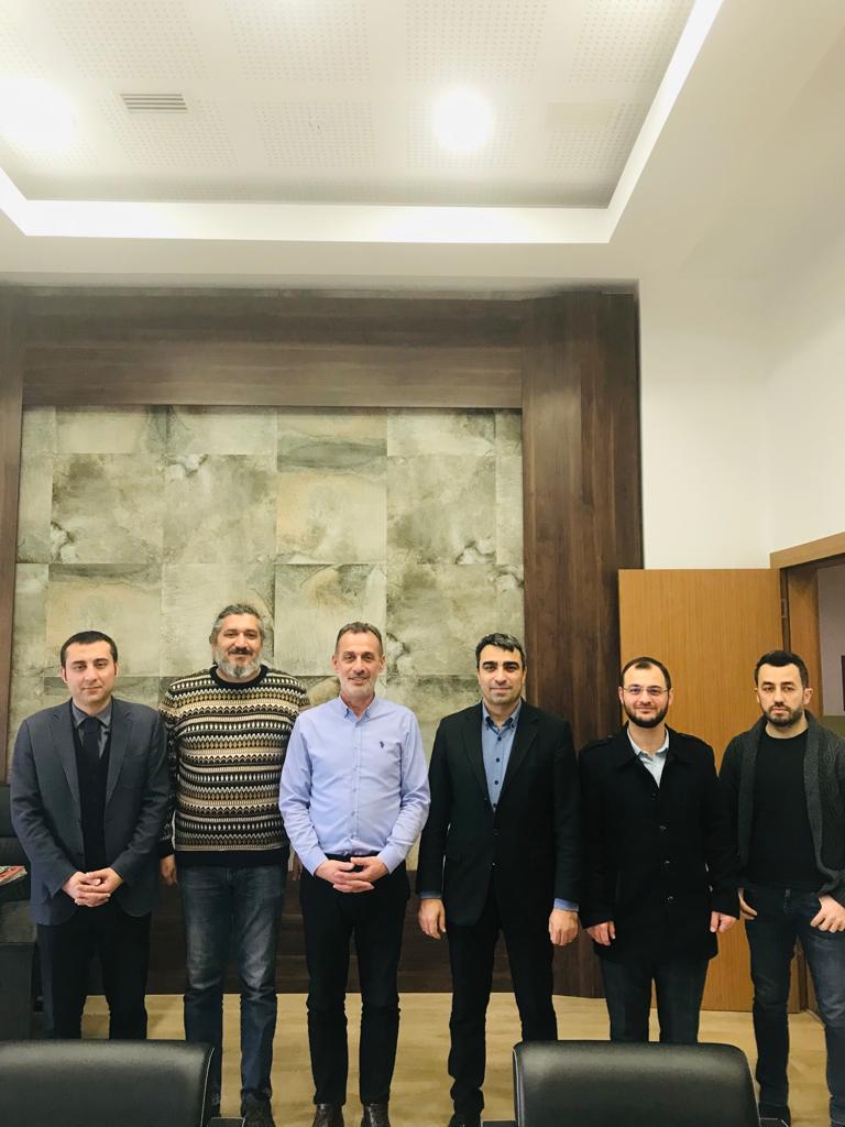 Büyükşehir Belediyesi kültür şube bşk lığı ile Okaf sahne düzenleme ve kentiçi afişleri görüşüldü